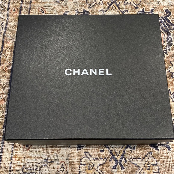 Large Chanel shoe box - Picture 1 of 4